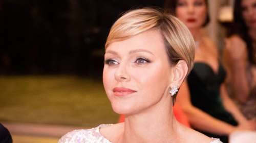 Μοντέρνα πριγκίπισσα η Σαρλίν: Η διαφορετική εμφάνιση με ολόσωμη φόρμα που αγκάλιασε το σώμα της