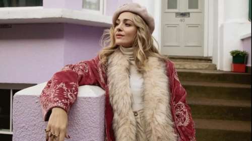 &quot;Σφαγή&quot; για τη Μποφίλιου: Οι φωτογραφίες από το Λονδίνο, το σχόλιο Πορτοσάλτε και οι &quot;μουρλοκακομοίρες&quot; του Μουρατίδη