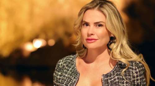 Εκβιασμό με ψεύτικες γυμνές φωτογραφίες της, καταγγέλλει η αντιδήμαρχος Βάρης-Βούλας-Βουλιαγμένης