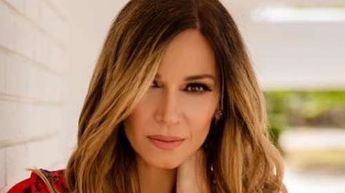 Έλλη Κοκκίνου: Η κατάθλιψη που πέρασε για τα επιπλέον κιλά και η εμφάνισή της on stage την ημέρα που έχασε τον πατέρα της