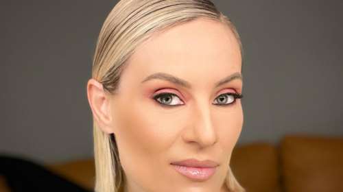 Ελεονώρα Μελέτη | Η απάντηση σε νεαρή follower που τη χαρακτήρισε &quot;53χρονη σε εμμηνόπαυση&quot;