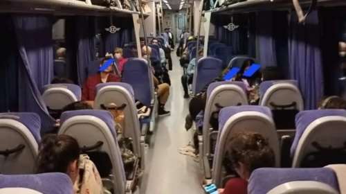 Τέμπη: Φωτογραφία ντοκουμέντο μέσα από το τρίτο βαγόνι λίγο πριν τη μοιραία σύγκρουση - Ήταν γεμάτο με νέους