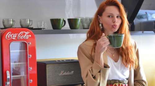 Έβελυν Καζαντζόγλου: Το φωτεινό fashionable διαμέρισμά της στο κέντρο της Αθήνας [εικόνες]