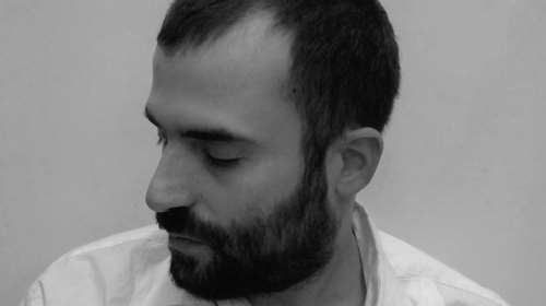 Τραγική σύμπτωση: Για φωτιά σε κτίριο στο κέντρο της Αθήνας, το τελευταίο κείμενο του Αντώνη Χρυσουλάκη [εικόνες]