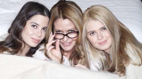 Αλεξάνδρα και Αμαλία Κωστοπούλου: Η απίθανη φωτογραφία με την Τζένη Μπαλατσινού, τη γιαγιά και την προγιαγιά τους