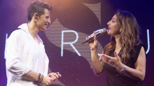 Ο Σάκης Ρουβάς έκλεισε τα 53 και γιόρτασε τα γενέθλιά του με Έλενα Παπαρίζου και Πάνο Μουζουράκη [εικόνες - βίντεο]