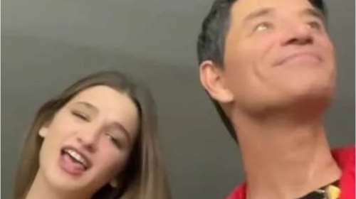 Σάκης Ρουβάς: Η κόρη του Αναστασία διασκέδασε στο κέντρο που εμφανίζεται - Τον... έλουσε με λουλούδια [βίντεο]