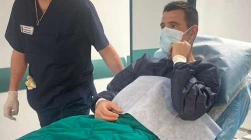 Σοβαρό ατύχημα για τον Μιχάλη Μουρούτσο: Έσπασε το σαγόνι του και μπήκε στο χειρουργείο - Οι εικόνες από το νοσοκομείο