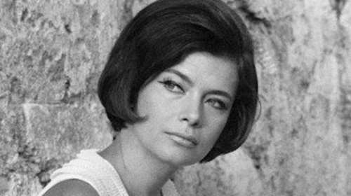 A touch of chic: Η Τζένη Καρέζη, πιο λαμπερή από ποτέ, σε νυχτερινή έξοδο στην Πλάκα, στα '60s [εικόνα]