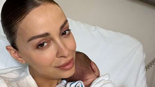 Ελένη Φουρέιρα: Η πρώτη βόλτα της τραγουδίστριας με τον νεογέννητο γιο της [εικόνες]