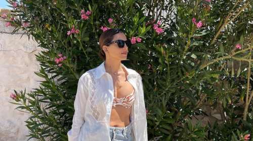 Σταματίνα Τσιμτσιλή: Μας δείχνει το κυκλαδίτικο σπίτι της στην Πάρο με τα γαλάζια παράθυρα