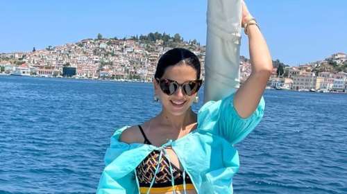 Σταματίνα Τσιμτσιλή: Ποζάρει με ψηλόμεσο μπικίνι πάνω σε ιστιοπλοϊκό σκάφος