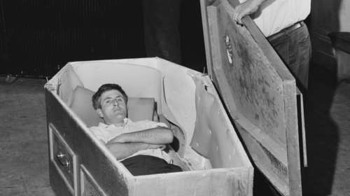 Μικ Μίνι: Η απίστευτη ιστορία του εργάτη που έμεινε θαμμένος ζωντανός σε φέρετρο για 61 ημέρες [εικόνες - βίντεο]