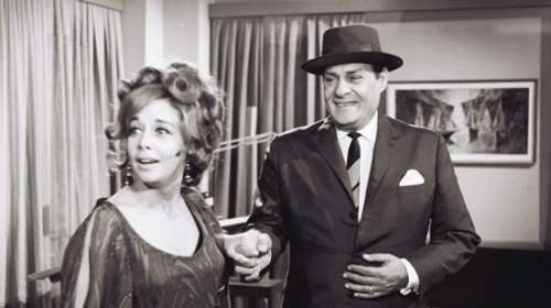 Τζένη Ρουσσέα: Η ηθοποιός με νυφικό, πανέμορφη την ημέρα του γάμου της - Ρετρό κλικ από τα &#39;70s