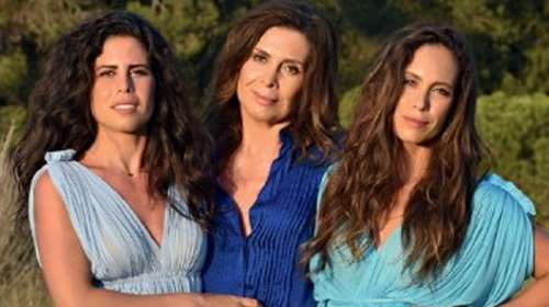 Η Κατερίνα Διδασκάλου φωτογραφίζεται για πρώτη φορά με τις κόρες της