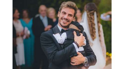 Αχιλλέας Πετρετζίκης: Σταρ από μικρός ο γιος του Άκη - Η απίθανη φωτογραφία με κοστούμι και custom αθλητικά