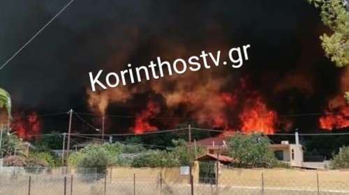 Τεράστια η φωτιά στο Λουτράκι: Κάηκαν σπίτια, εκκενώθηκαν πέντε οικισμοί, κατασκηνώσεις και γηροκομείο