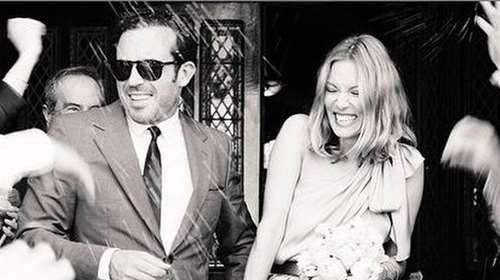 Βίκυ Καγιά: Φωτογραφίζει τον Κάρολο και τη Μπιάνκα με τα μπουρνούζια τους στο Παρίσι