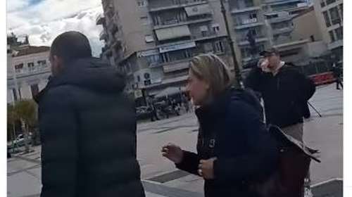 Eπίθεση στην Χριστίνα Αλεξοπούλου στην Πάτρα: &quot;Έχεις σκοτώσει, έχεις τα χέρια σου βαμμένα με αίμα&quot;