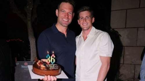 Κασσελάκης: Ολος ο ΣΥΡΙΖΑ στο μεγάλο πάρτι γενεθλίων στου Ψυρρή - Χαμογελαστός άνοιξε τα δώρα και δήλωσε έτοιμος