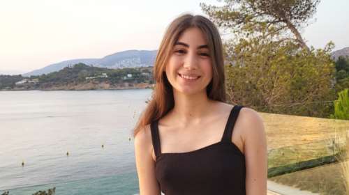 Πανελλήνιες 2022: Η αριστούχος Σοφία που κατάφερε να συγκεντρώσει 19.575 μόρια