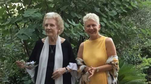 Και η μητέρα της Ακρίτα, απαντάει στον Μπέο: Είμαι εδώ με τον Αγιο Πέτρο και σας υποδεχόμαστε αν συμφωνεί ο Υψιστος
