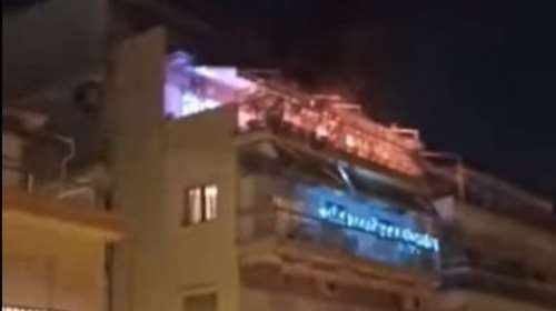 Θεσσαλονίκη: Αναψαν πυροτεχνήματα στο μπαλκόνι και λαμπάδιασε η τέντα - Βίντεο ντοκουμέντο