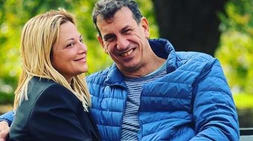 Νάνσυ Ζαμπέτογλου - Νάσος Γαλακτερός: Περπατάνε χέρι -χέρι στο κέντρο της Αθήνας και δείχνουν πιο ερωτευμένοι από ποτέ