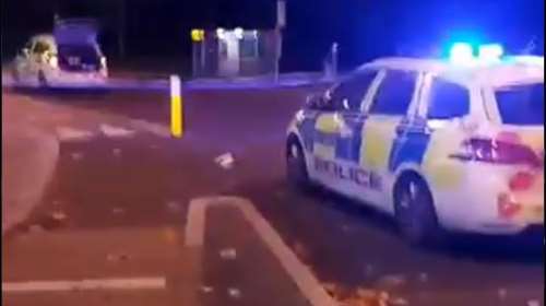 Συναγερμός στο Λονδίνο: Αυτοκίνητο έπεσε πάνω σε αστυνομικό τμήμα