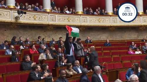 Γαλλία: Αναστάτωση στην Εθνοσυνέλευση - Βουλευτής ύψωσε την παλαιστινιακή σημαία [βίντεο]