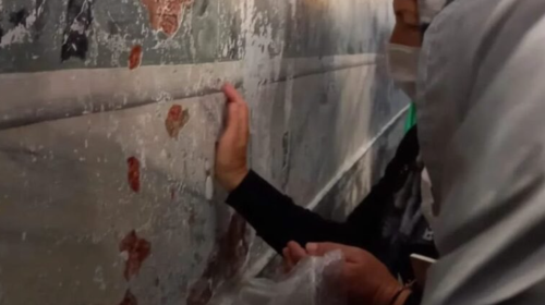 Βανδαλισμοί δίχως τέλος στην Αγία Σοφία: Ξύνουν τους τοίχους και παίρνουν "ενθύμια" από την επίσκεψή τους [εικόνες]