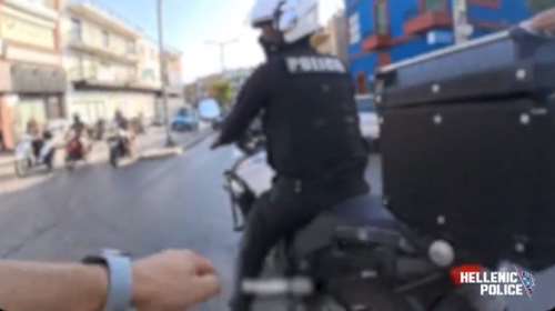 Αστυνομικοί της ΔΙΑΣ ανοίγουν δρόμο για ετοιμόγεννη γυναίκα: Μεταφέρθηκε στο Γ.Κ. Νίκαιας μέσα σε 15 λεπτά [βίντεο]
