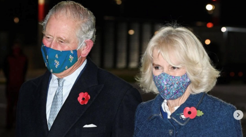 Βρετανία: Εμβολιάστηκαν Κάρολος και Καμίλα - Έλαβαν την πρώτη δόση