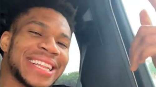 Γιάννης Αντετοκούνμπο: Το γιορτάζει ο Greek Freak - Παρήγγειλε 50 κομμάτια κοτόπουλο [Βίντεο]