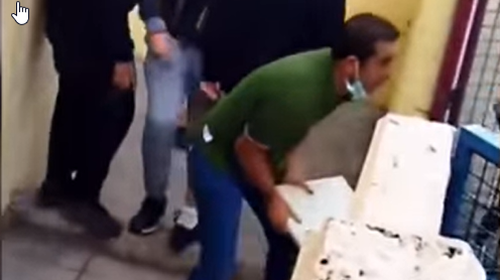 Ο Δήμαρχος Γαλατσίου έσπασε την κατάληψη του σχολείου- Μέσα ήταν 4 μαθητές…