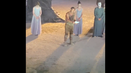 Ο Στάνκογλου διαβάζει την επιστολή του ΣΕΗ για τον Λιγνάδη και το κοινό ξεσπά σε χειροκροτήματα [βίντεο]