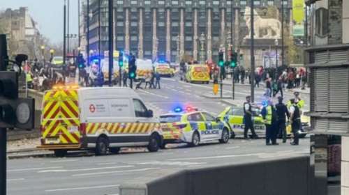 Βρετανία: Επίθεση  με μαχαίρι  στη γέφυρα του Westminster - Σε κρίσιμη κατάσταση ένας άνδρας