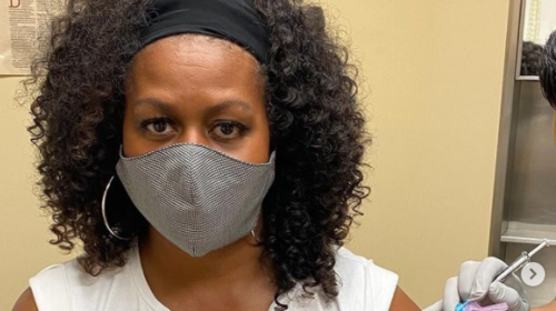 ΗΠΑ: Οι Ομπάμα εμβολιάστηκαν: Η φωτό της Μισέλ και το βίντεο του Μπάρακ με τους πρώην προέδρους των ΗΠΑ