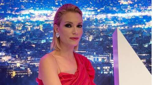 Βίκυ Καγιά: Σημαιοφόροι στο υπέροχο σαλόνι τους τα παιδιά της Κάρολος και Μπιάνκα