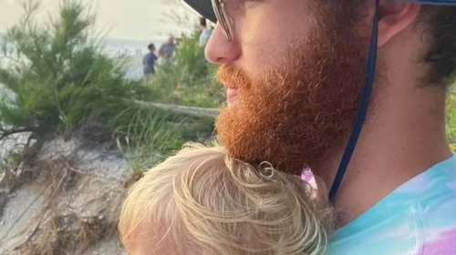 ΗΠΑ:  Απίστευτη τραγωδία - 2χρονο αγοράκι πυροβόλησε και σκότωσε κατά λάθος τον πατέρα του