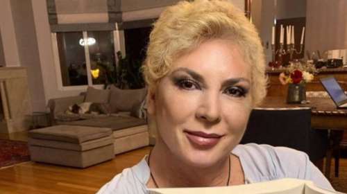 Δήμητρα Λιάνη Παπανδρέου: Με κόκκινο καφτάνι στο Ηρώδειο - Η σύντομη συνομιλία με τον Στέφανο Κασσελάκη