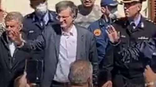 Συγκλονιστικός Τσιόδρας στον οικισμό των Ρομά: &quot;Είμαστε όλοι αδέλφια, μαζί σε αυτό&quot; - Δείτε το βίντεο
