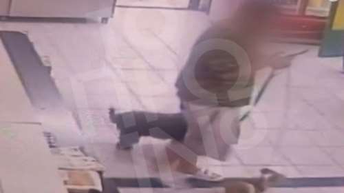 Λάρισα: Ο 21χρονος πήγε να αγοράσει πίτσα χωρίς λεφτά, λίγες ώρες πριν σκοτώσει τη μητέρα του - Βίντεο ντοκουμέντο