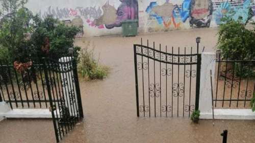 Υποχωρεί η κακοκαιρία που έπληξε τη Β. Ελλάδα - Κατολισθήσεις, χαλάζι, πλημμύρισαν δρόμοι και σπίτια [εικόνες - βίντεο]