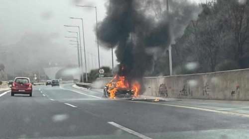 Πολυτελής Porsche έγινε παρανάλωμα του πυρός στην Εγνατία Οδό - Σώοι οι επιβάτες