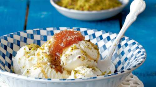 Συνταγή της Αργυρώς Μπαρμπαρίγου για το πιο εύκολο και γευστικό παγωτό