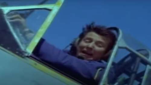 25η Μαρτίου: Ξανά στους αιθέρες το θρυλικό αεροπλάνο που... πέταξε ο Κώστας Βουτσάς [βίντεο]