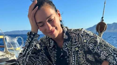 Η Ντούα Λίπα παίζει τάβλι και απολαμβάνει το ελληνικό καλοκαίρι [εικόνες]