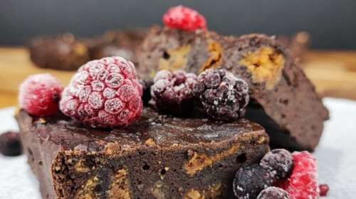 Light καλοκαιρινό γλυκό: Brownies γιαουρτιού με 5 υλικά - Μόλις 97 θερμίδες το κομμάτι