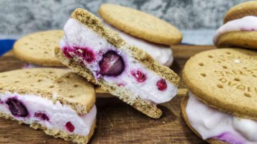 Πανεύκολο παγωτό cheesecake σάντουιτς - Χωρίς ζάχαρη, με 5 μόνο υλικά